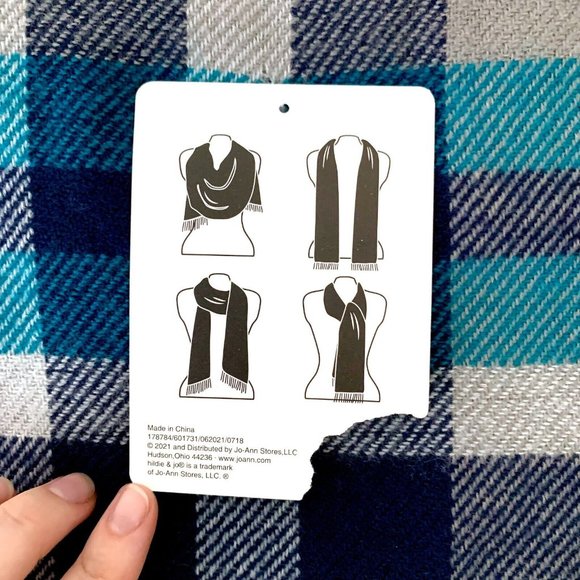 hildie & jo Holiday Blue Plaid Blanket Scarf 82in x 28in - Picture 4 of 5